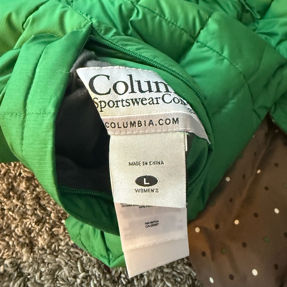 Columbia Quilted Hooded Jacket Bright Green reversible brownish polka dots. - Picture 7 of 7